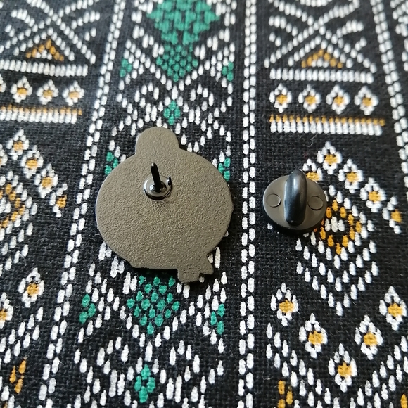 📍2/20$ Stray Alien Begging Enamel Pin NWOT - Picture 4 of 5